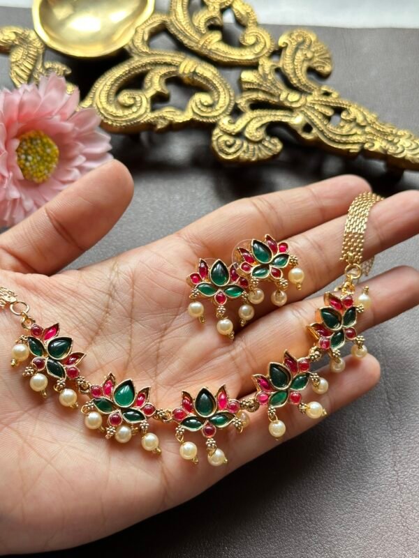 Pathma Neck Set