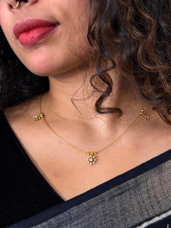 IMG_3161 Tiny Flower Invisible necklace