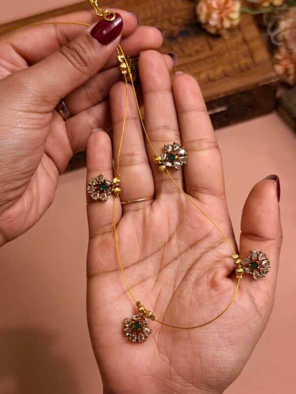 Lilly Invisible Neck Set