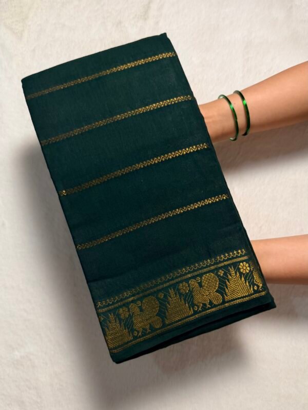 Traditional Madurai Sungudi Cotton Saree with Blouse Piece