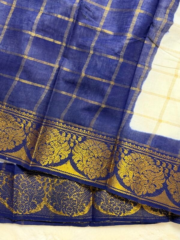 Traditional Madurai Sungudi Cotton Saree with Blouse Piece