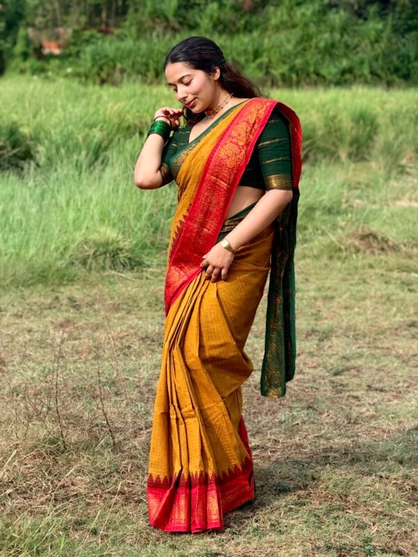 Traditional Madurai Sungudi Cotton Saree with  Check Blouse Piece