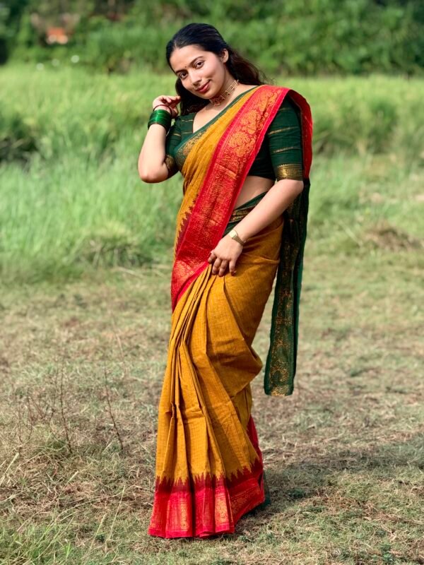Traditional Madurai Sungudi Cotton Saree with  Check Blouse Piece