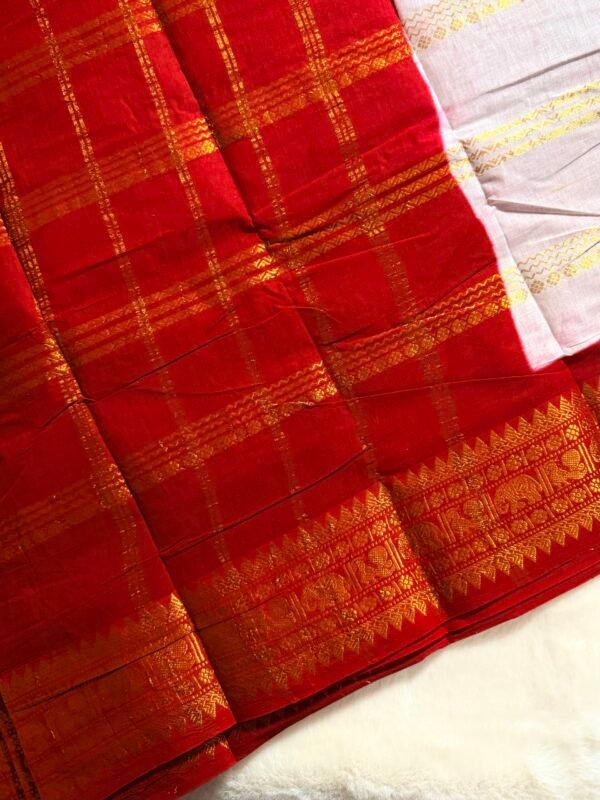 Traditional Madurai Sungudi Cotton Saree with Blouse Piece