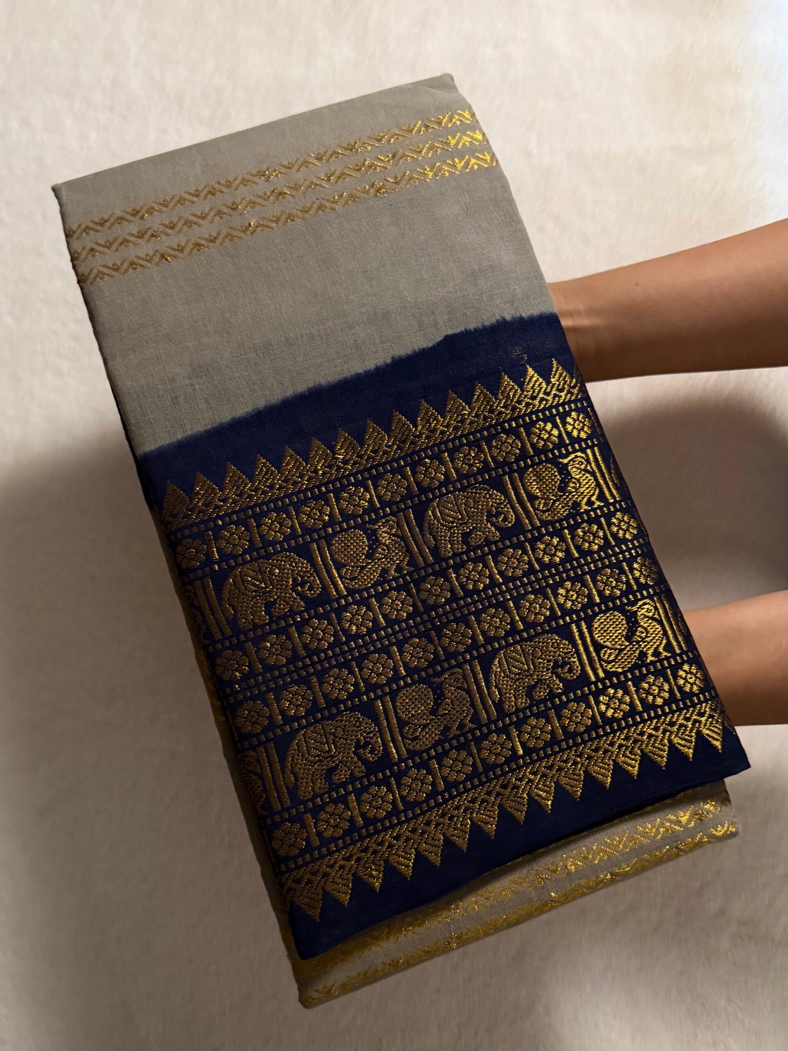 Traditional Madurai Sungudi Cotton Saree with Blouse Piece
