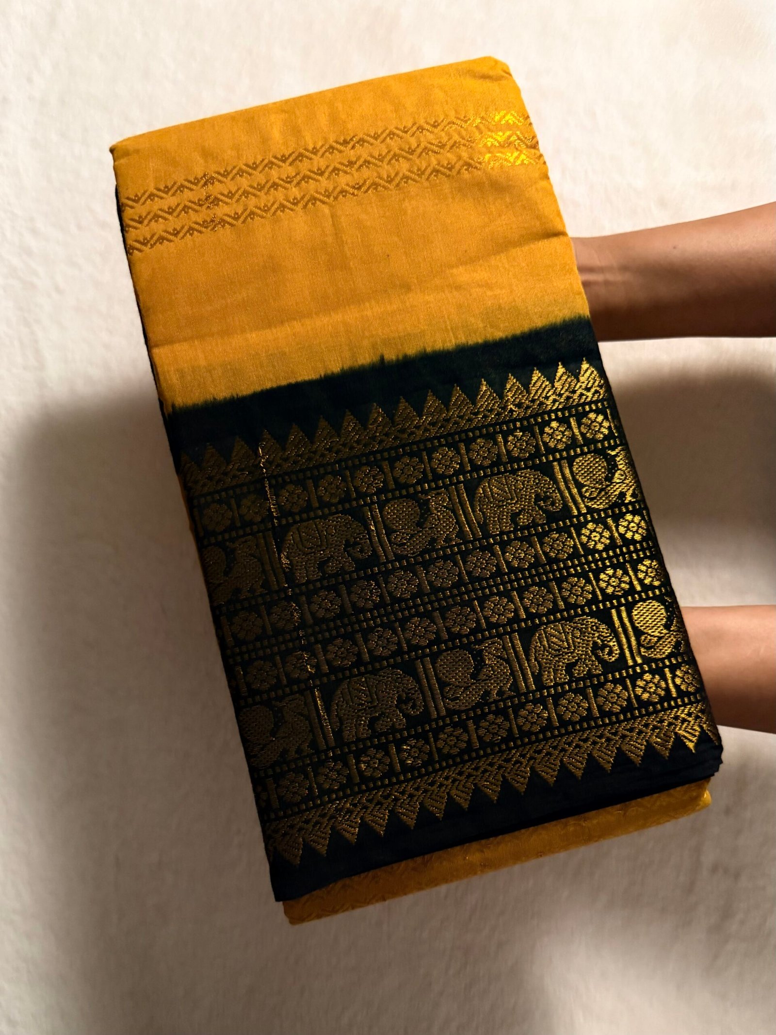 Traditional Madurai Sungudi Cotton Saree with Blouse Piece
