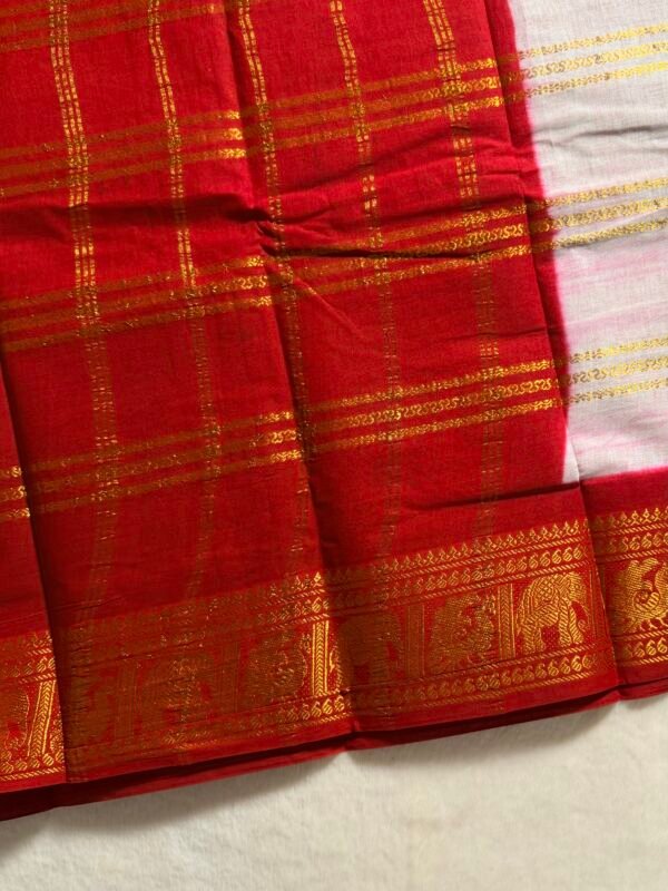 Traditional Madurai Sungudi Cotton Saree with Blouse Piece