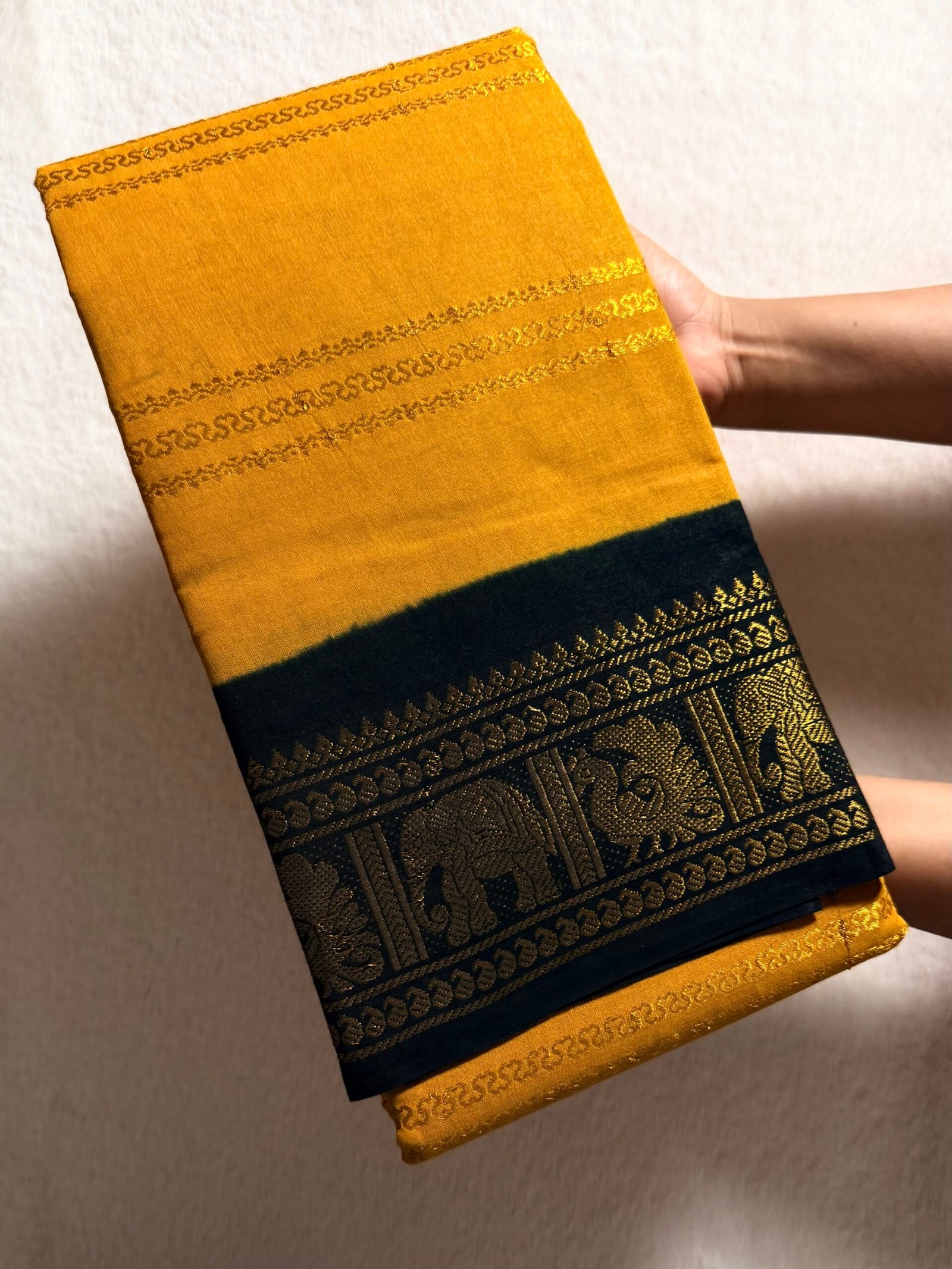 Traditional Madurai Sungudi Cotton Saree with Blouse Piece