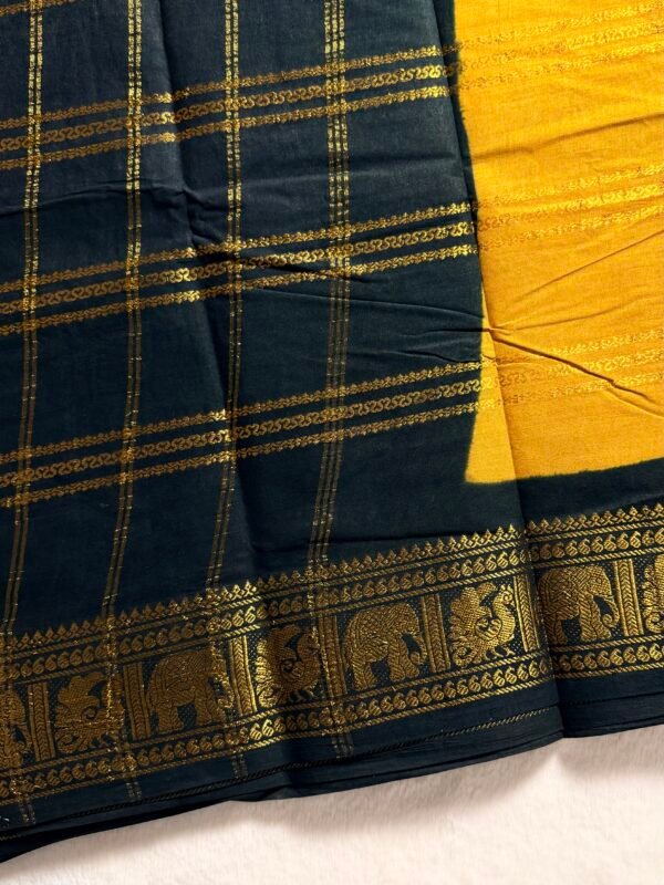 Traditional Madurai Sungudi Cotton Saree with Blouse Piece