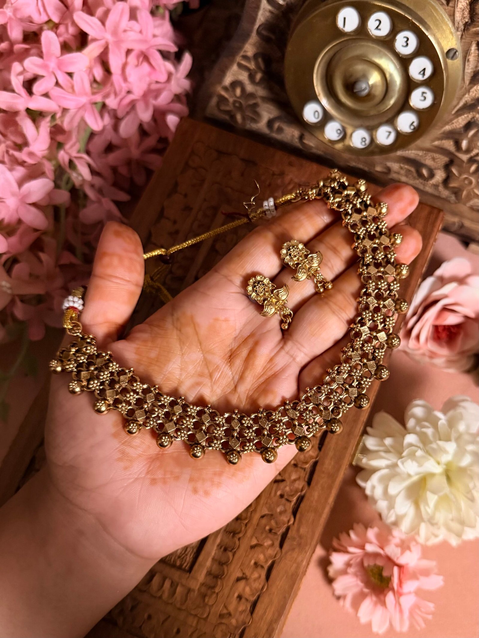 Antique Neck Set